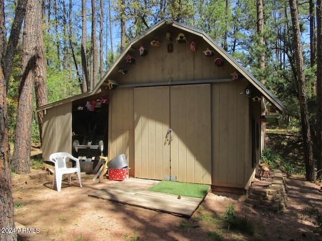 view of outbuilding with an outbuilding