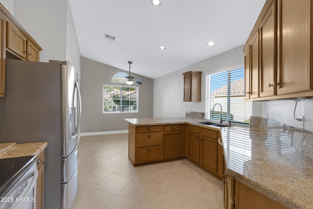 kitchen featuring lofted ceiling, sink, ceiling fan, hanging light fixtures, and kitchen peninsula