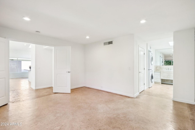 empty room featuring stacked washer and clothes dryer