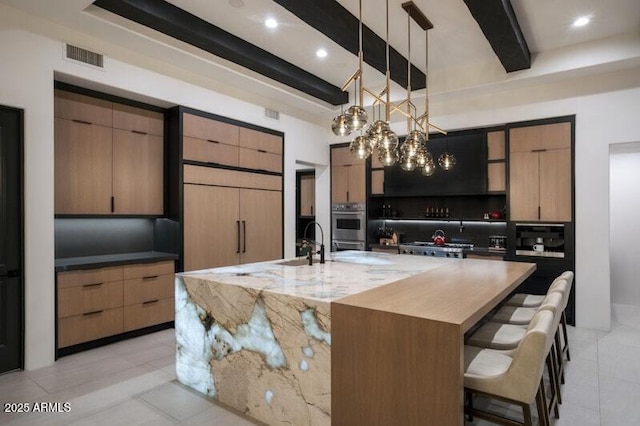 26285 N 89th St, Scottsdale, AZ 85255 - kitchen with beam ceiling, light tile patterned floors, tasteful backsplash, a kitchen bar, and modern cabinets