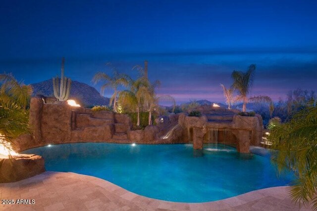 26285 N 89th St, Scottsdale, AZ 85255 - view of pool with an infinity pool