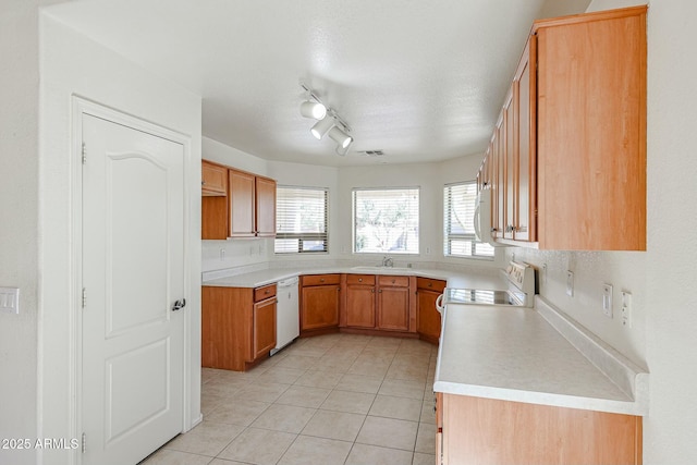 28604 N 21st Ln, Phoenix, AZ 85085 - kitchen featuring light countertops, white appliances, light tile patterned floors, a sink, and visible vents