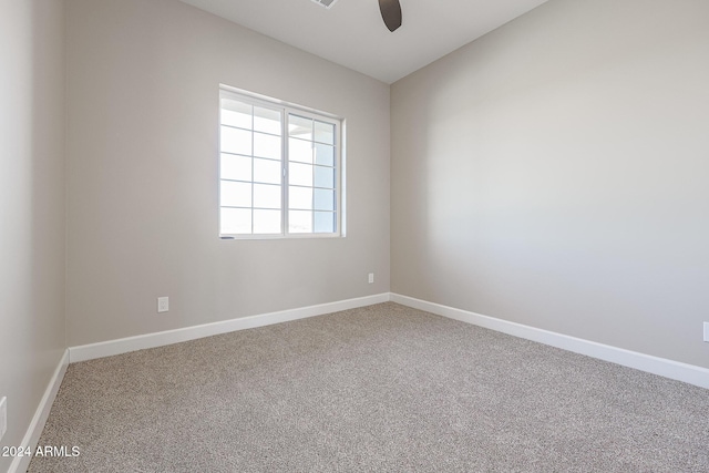 carpeted empty room featuring ceiling fan