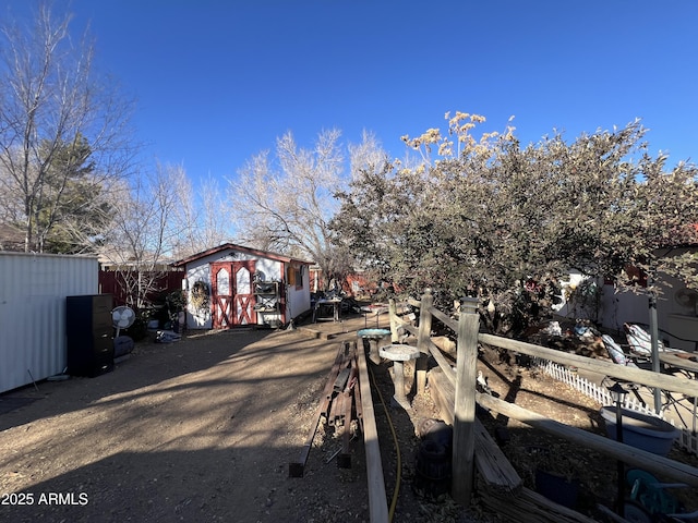 view of yard with a shed