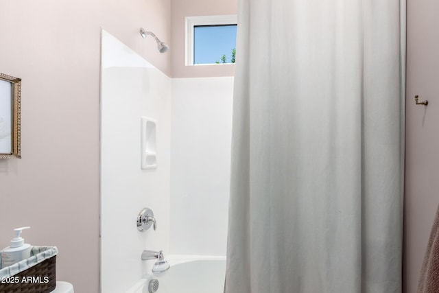 full bathroom featuring toilet and shower / tub combo