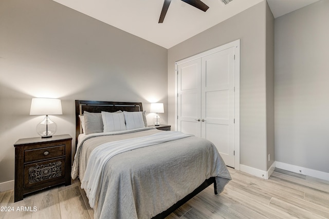 bedroom featuring a closet, light hardwood / wood-style flooring, and ceiling fan