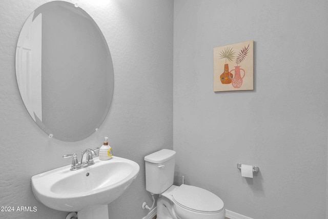 bathroom featuring toilet and sink