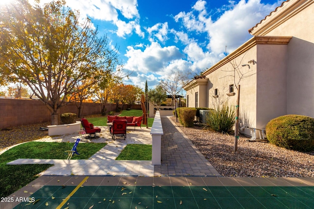 view of yard featuring an outdoor hangout area and a patio area