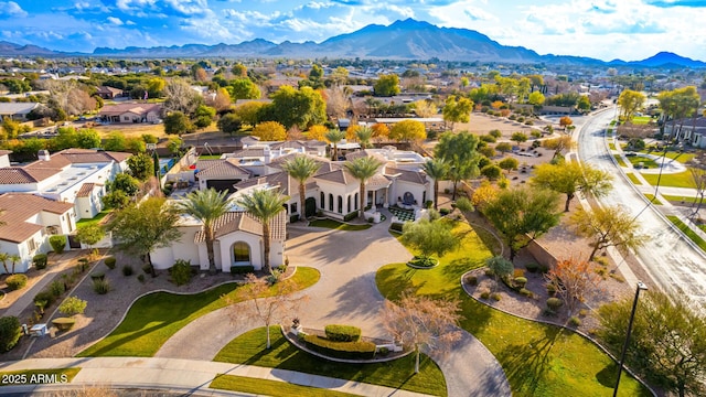 birds eye view of property featuring a mountain view