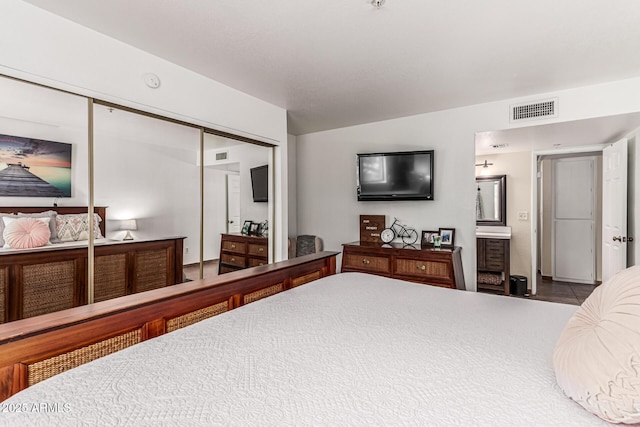 7777 E Main St Unit 143, Scottsdale, AZ 85251 - bedroom with a closet and ensuite bathroom