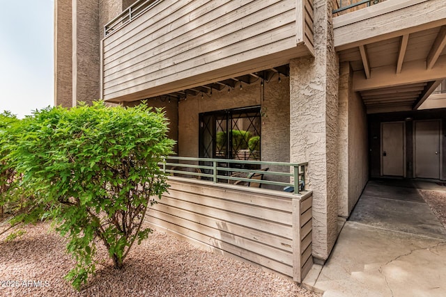 7777 E Main St Unit 143, Scottsdale, AZ 85251 - doorway to property with stucco siding and a porch
