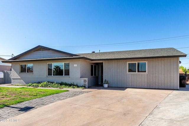1747 W Devon, Mesa, AZ 85201 - single story home with roof with shingles and a front yard