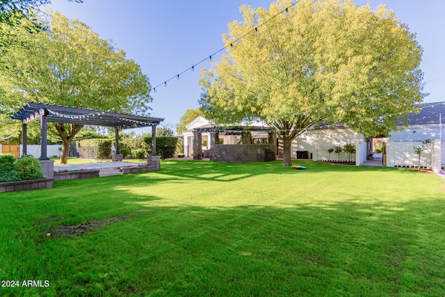 view of yard featuring a pergola