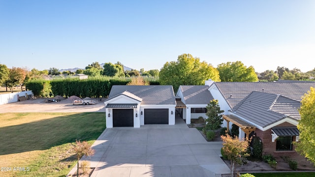 view of front of home featuring a garage and a front yard