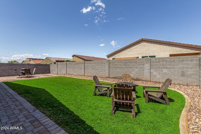 view of yard featuring a patio area