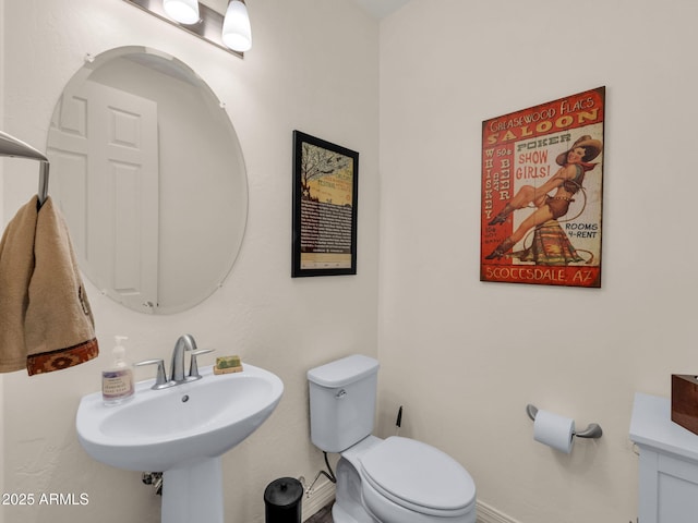 2882 W Presidio Dr, Flagstaff, AZ 86001 - bathroom featuring toilet, baseboards, and a sink