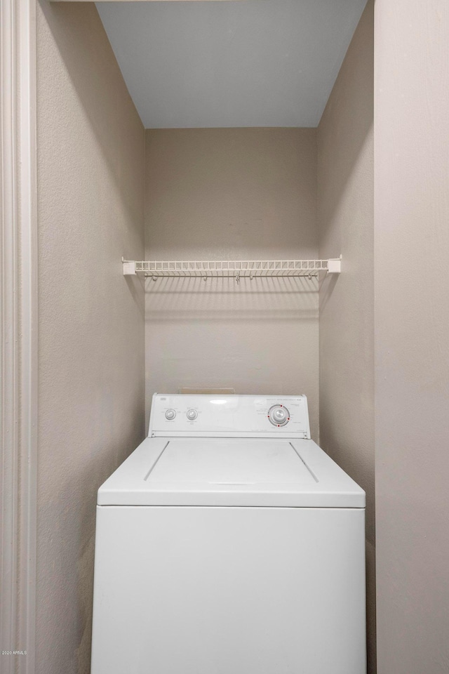 laundry room with washer / clothes dryer