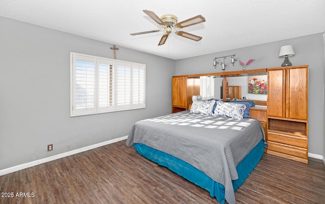 bedroom featuring dark wood-type flooring, ceiling fan, and a textured ceiling