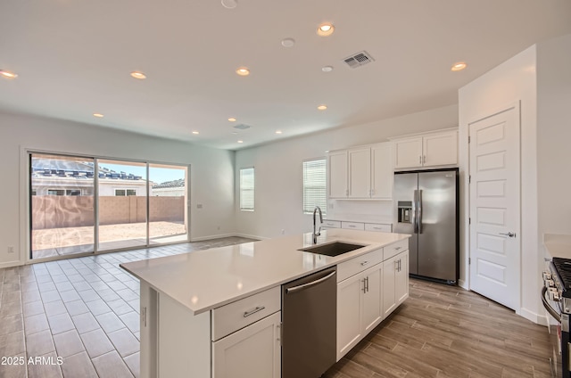 870 W Peralta Pass, Apache Junction, AZ 85120 - kitchen with appliances with stainless steel finishes, a sink, a kitchen island with sink, light countertops, and white cabinetry