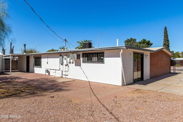 view of front of property featuring fence