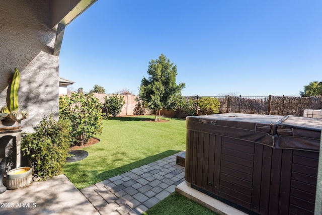 view of yard with a hot tub