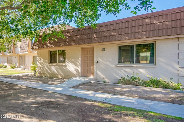 view of front of property