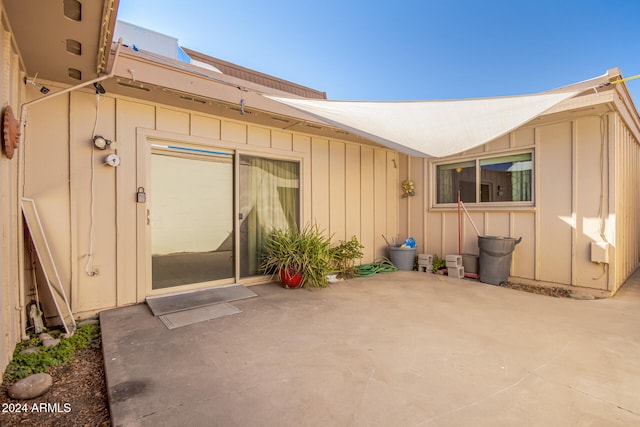 property entrance featuring a patio