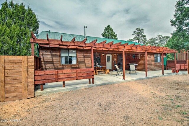3047 Ponderosa Rd, Overgaard, AZ 85933 - view of front of home with fence and a pergola