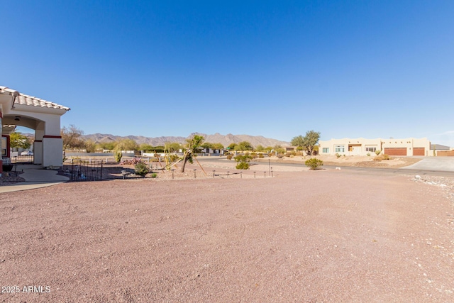 view of yard with a mountain view