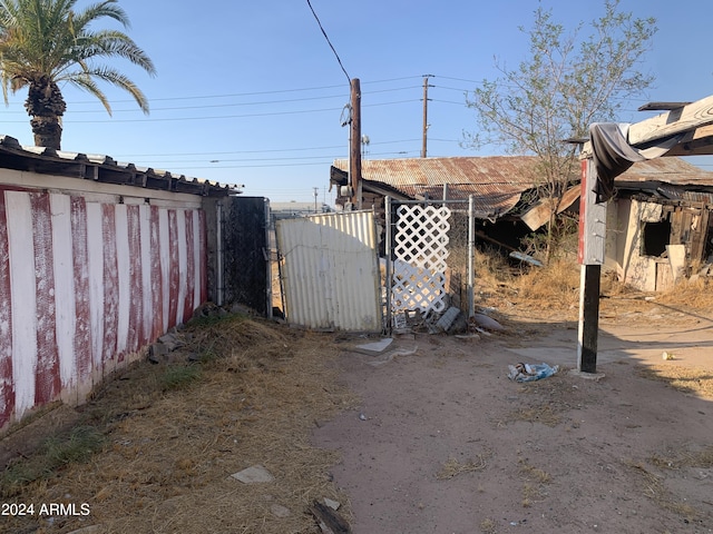 1202 S 14th St, Phoenix, AZ 85034 - view of yard featuring fence