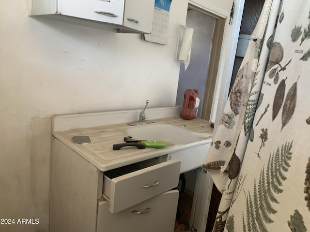 1202 S 14th St, Phoenix, AZ 85034 - bathroom featuring vanity