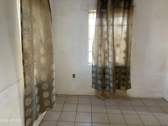 1202 S 14th St, Phoenix, AZ 85034 - empty room featuring light tile patterned floors
