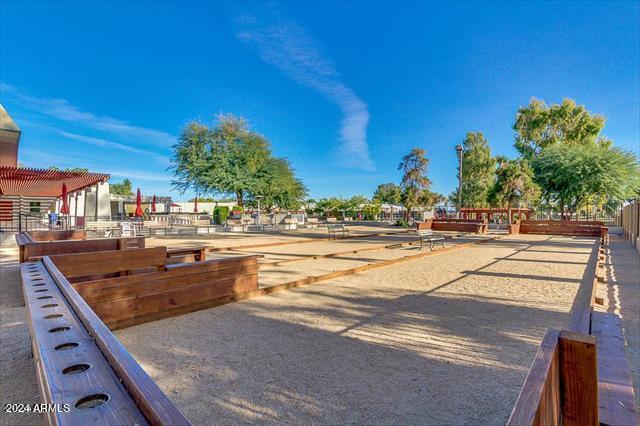 view of yard featuring a pergola