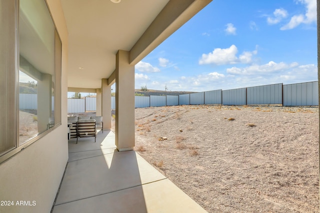 view of yard featuring a patio