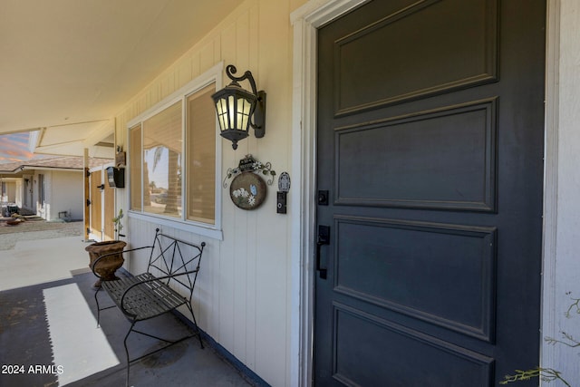 entrance to property featuring a porch