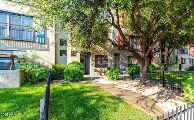 exterior space featuring a front yard