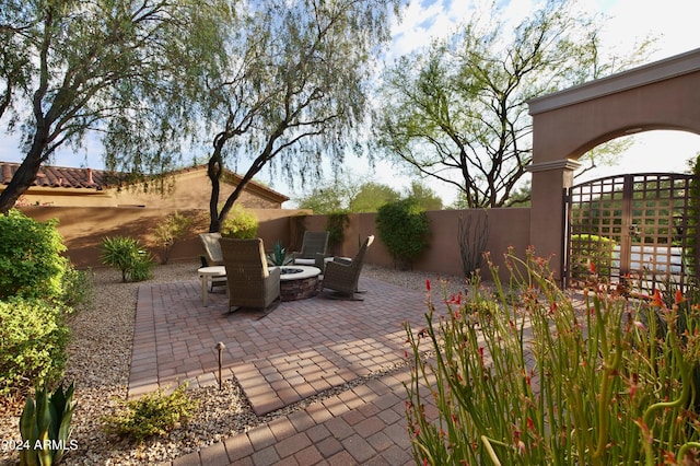 view of patio with a fire pit