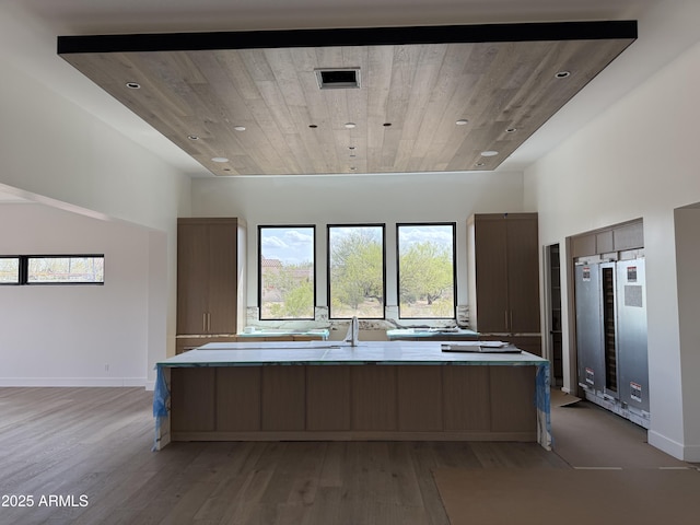 8167 E Leaning Rock Rd Unit 193, Scottsdale, AZ 85266 - kitchen with light wood-style floors, visible vents, and a wealth of natural light