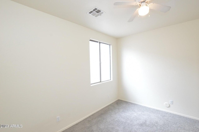 carpeted empty room featuring ceiling fan