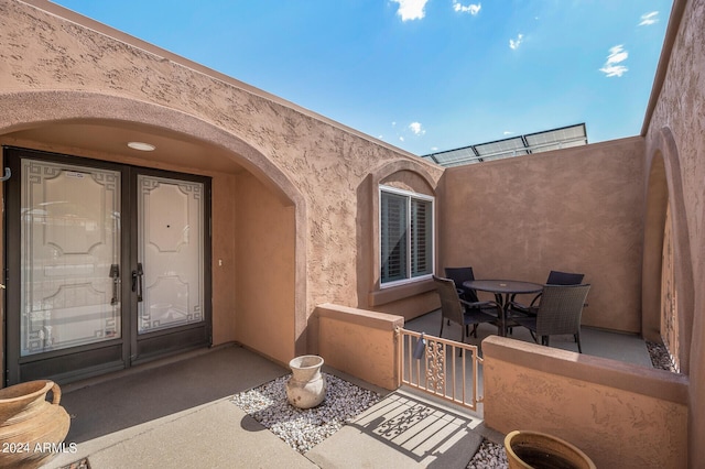 view of exterior entry featuring stucco siding