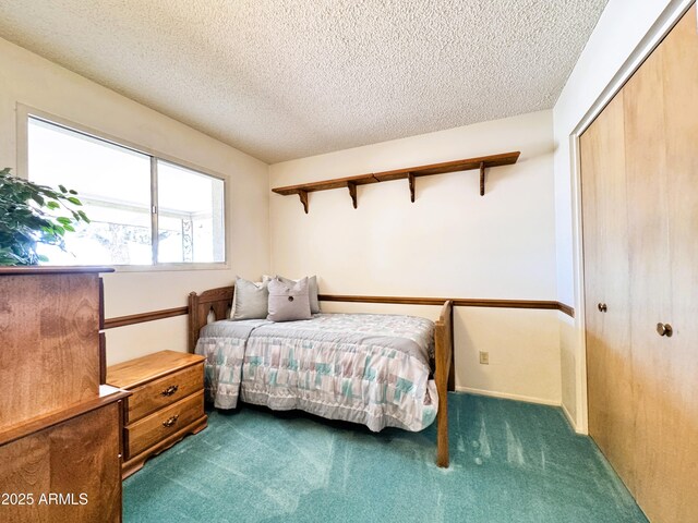 carpeted bedroom with a closet and a textured ceiling