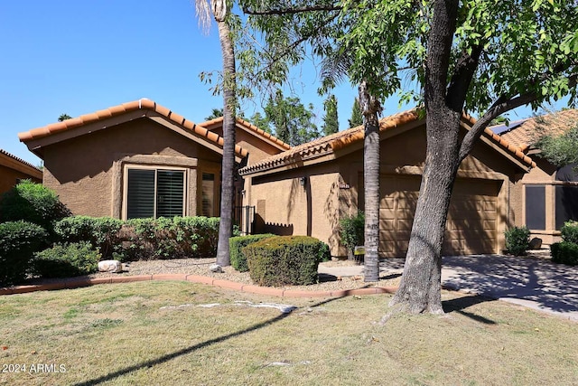 view of front of house with a front lawn and a garage