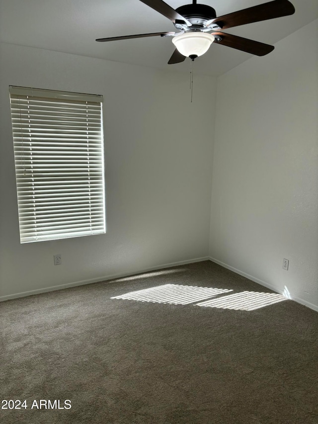 carpeted empty room featuring ceiling fan