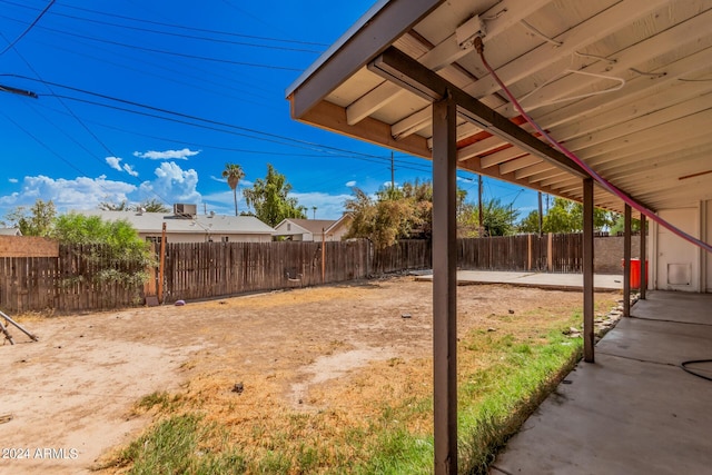 view of yard featuring a patio area