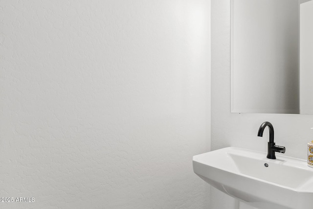 bathroom featuring a sink