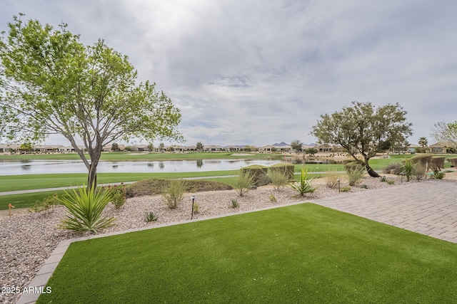 view of yard featuring a water view