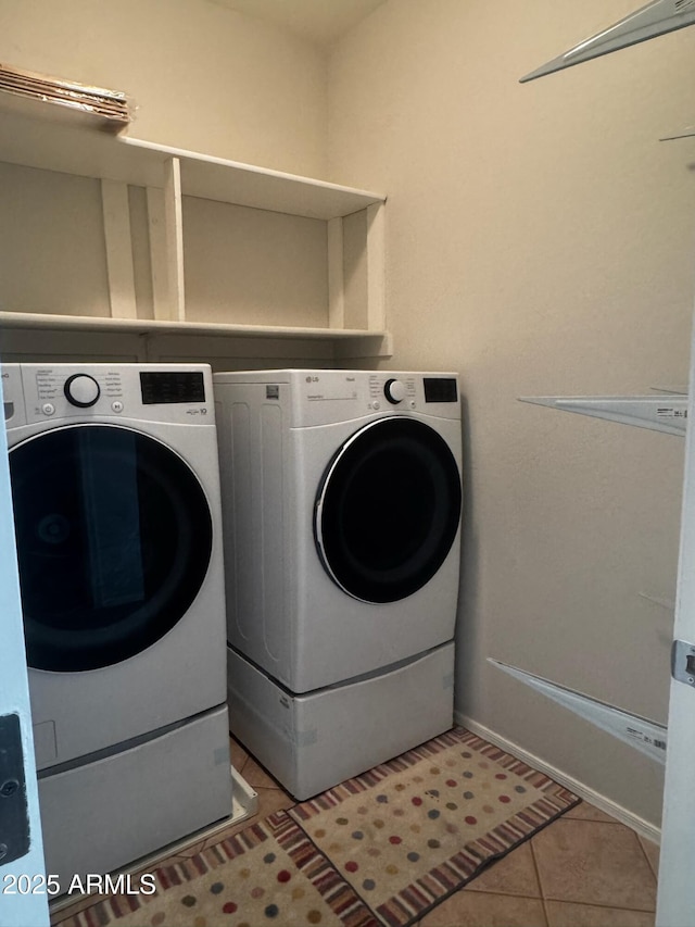 876 S Colonial Dr, Gilbert, AZ 85296 - laundry area featuring washer and dryer and tile patterned flooring