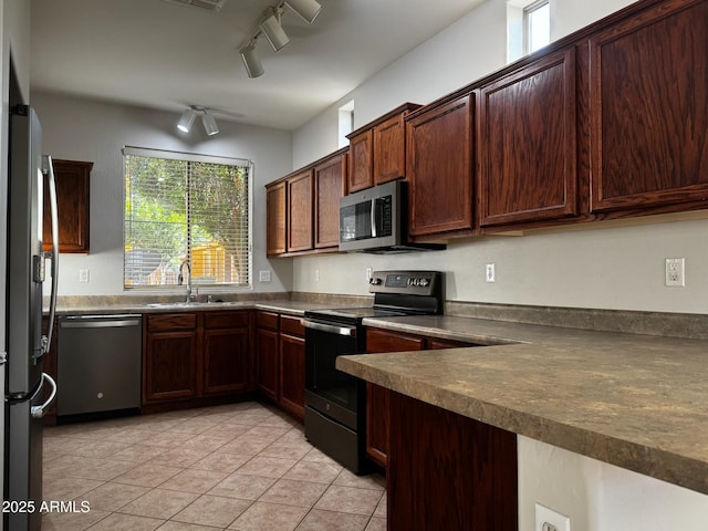 876 S Colonial Dr, Gilbert, AZ 85296 - kitchen with appliances with stainless steel finishes, dark countertops, light tile patterned flooring, and plenty of natural light