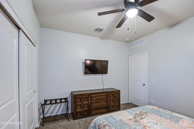 carpeted bedroom featuring baseboards, visible vents, a closet, and ceiling fan