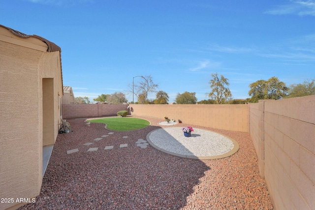 view of yard featuring a patio area